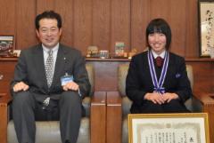写真：野志市長と宮下幸子さん