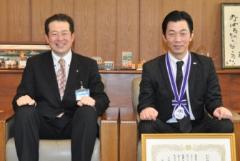 写真：野志市長と矢野浩一さん