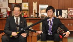 野志市長と岩田さんの写真