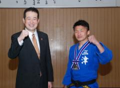 野志市長と川野さんの写真