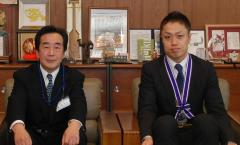 梅岡副市長と木下さんの写真
