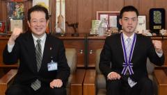 野志市長と田中さんの写真