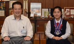 野志市長と林さんの写真