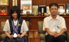 西泉副市長と丹生谷さんの写真