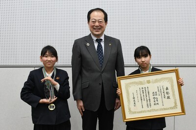 渡部　絢葉、渡部　瑚々実