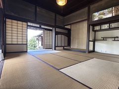 主屋内部