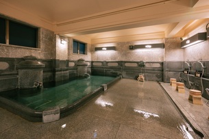 霊の湯(男子の浴室)の写真です